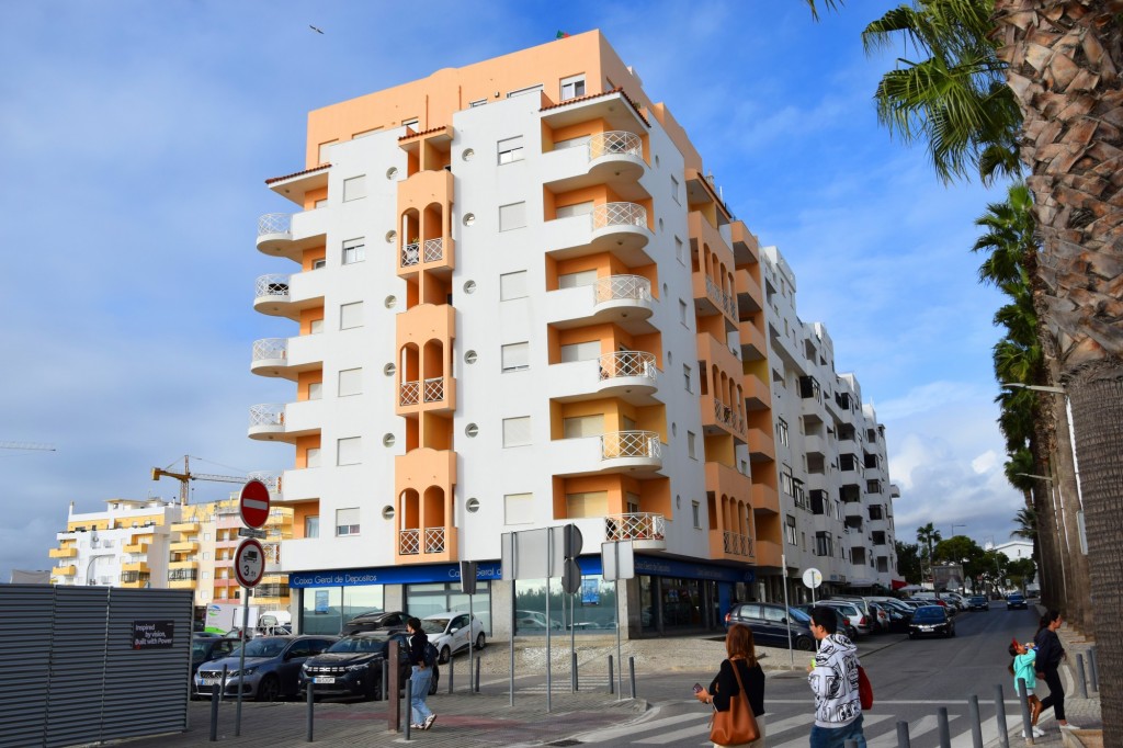 Foto: Rúa Dom Dinis - Quarteira (Faro), Portugal