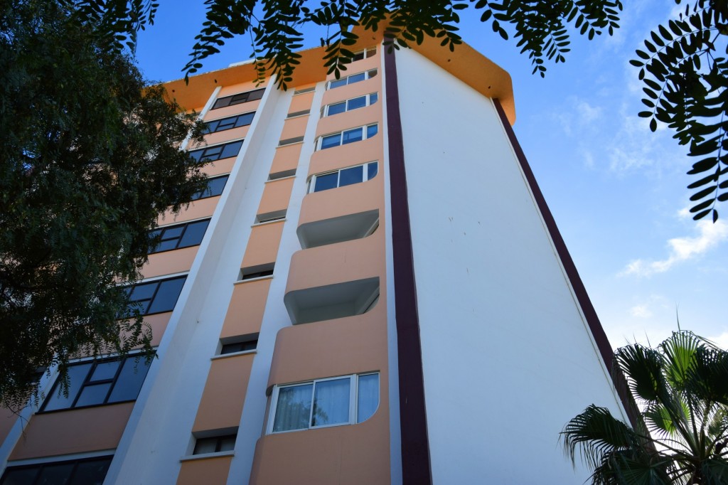 Foto: Torre Perón - Quarteira (Faro), Portugal