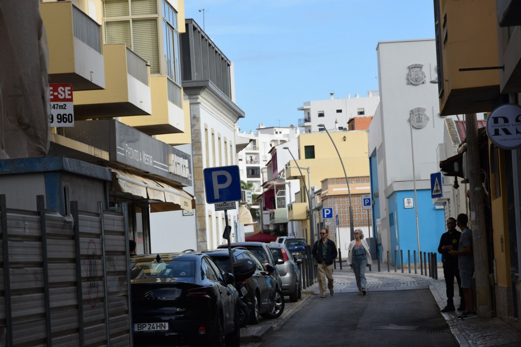 Foto: Rúa Gago Coutinho - Quarteira (Faro), Portugal