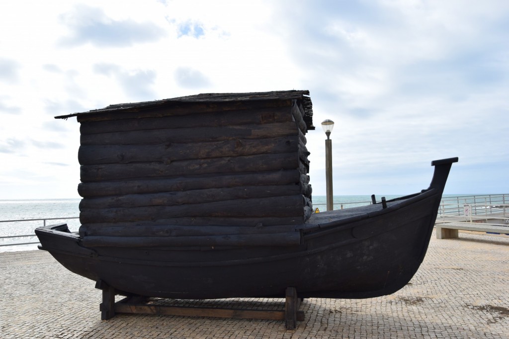Foto: Black Boat - Quarteira (Faro), Portugal