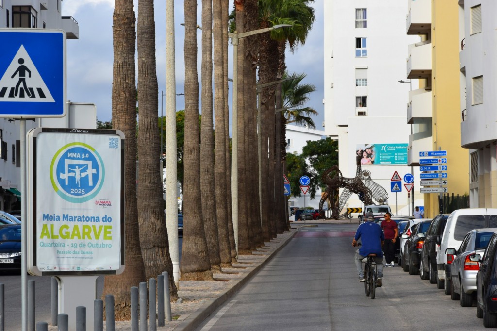 Foto: Rúa da Alagoa - Quarteira (Faro), Portugal
