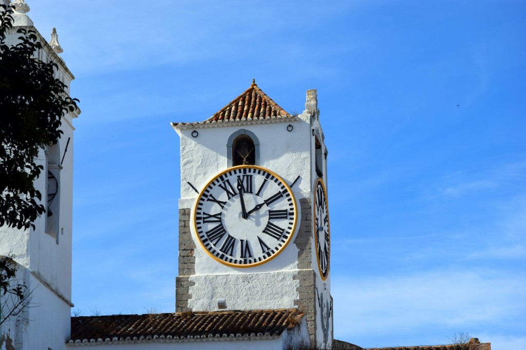 Foto: Reloj de  Igreja de Santa María do Castelo - Tavira (Faro), Portugal