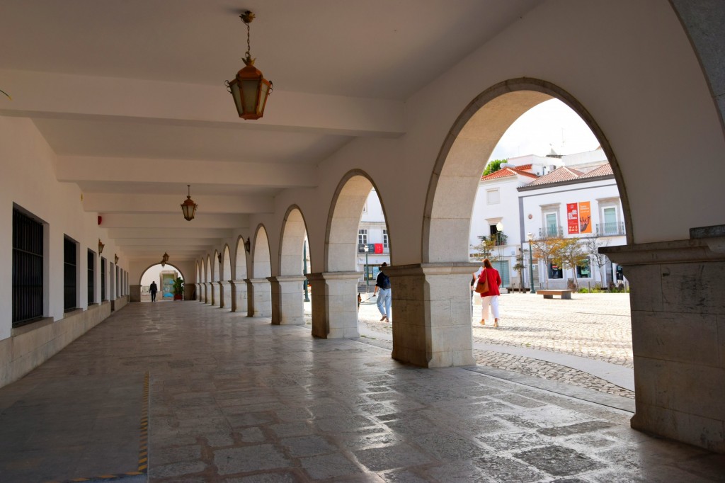 Foto: Soportales de la Cámara Municipal - Tavira (Faro), Portugal
