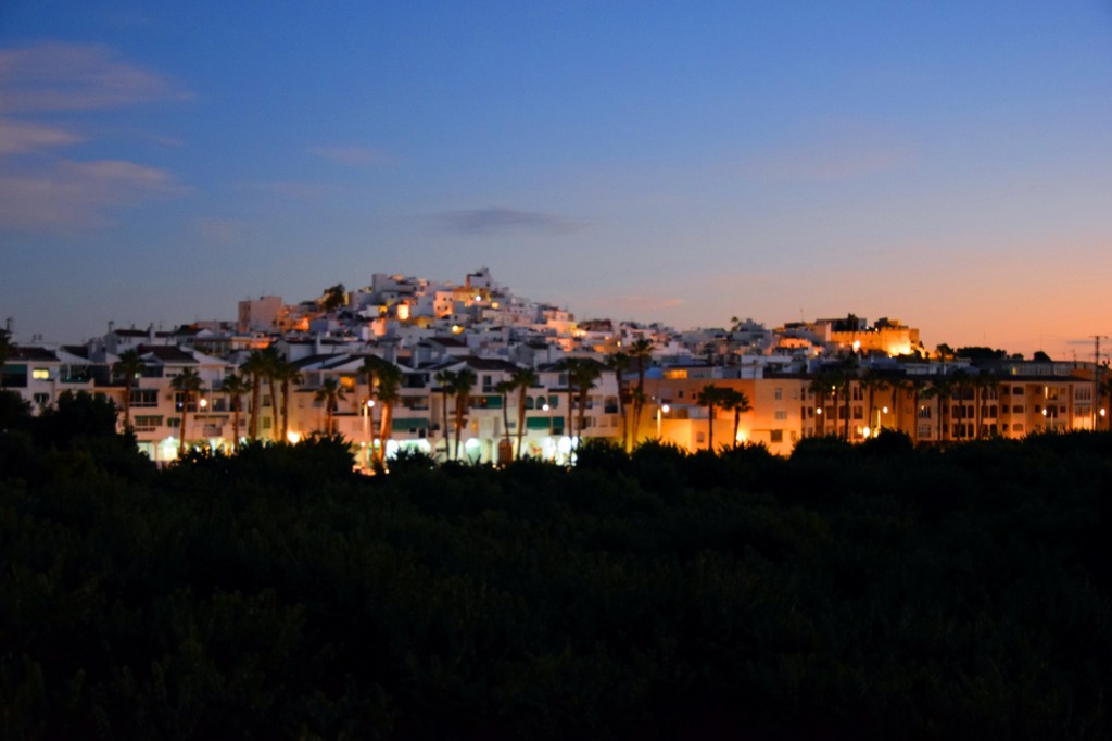 Foto: Vista urbana nocturna - Almuñecar (Granada), España