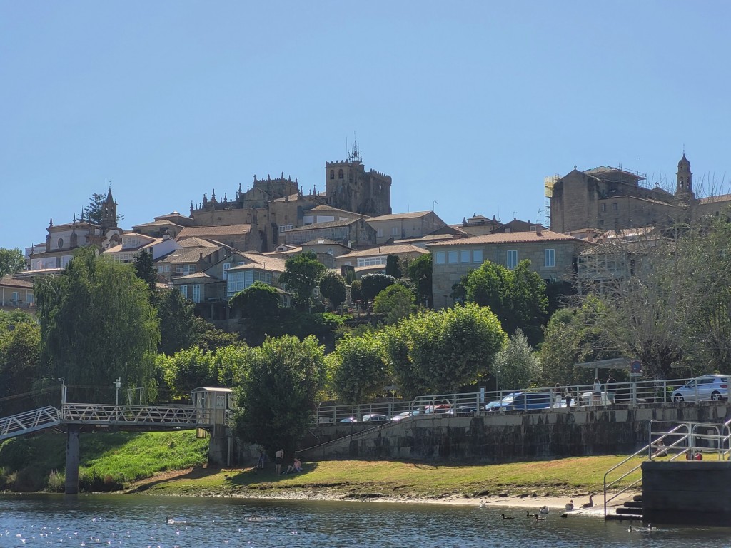 Foto: Navegando por el Miño - Tui (Pontevedra), España