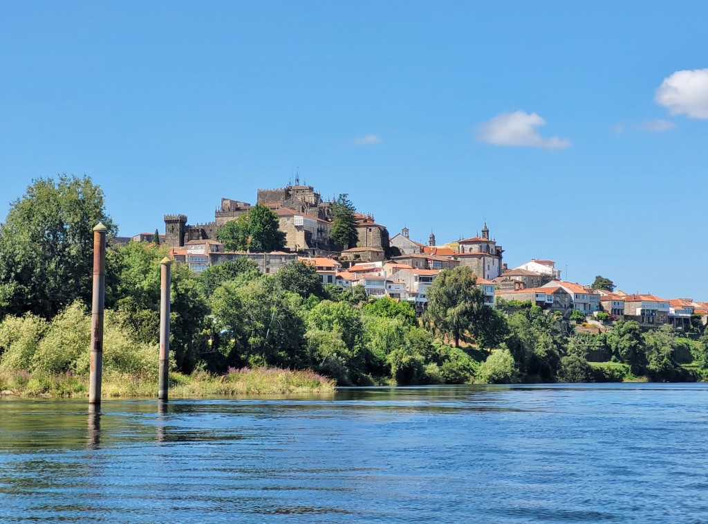 Foto: Navegando por el Miño - Tui (Pontevedra), España