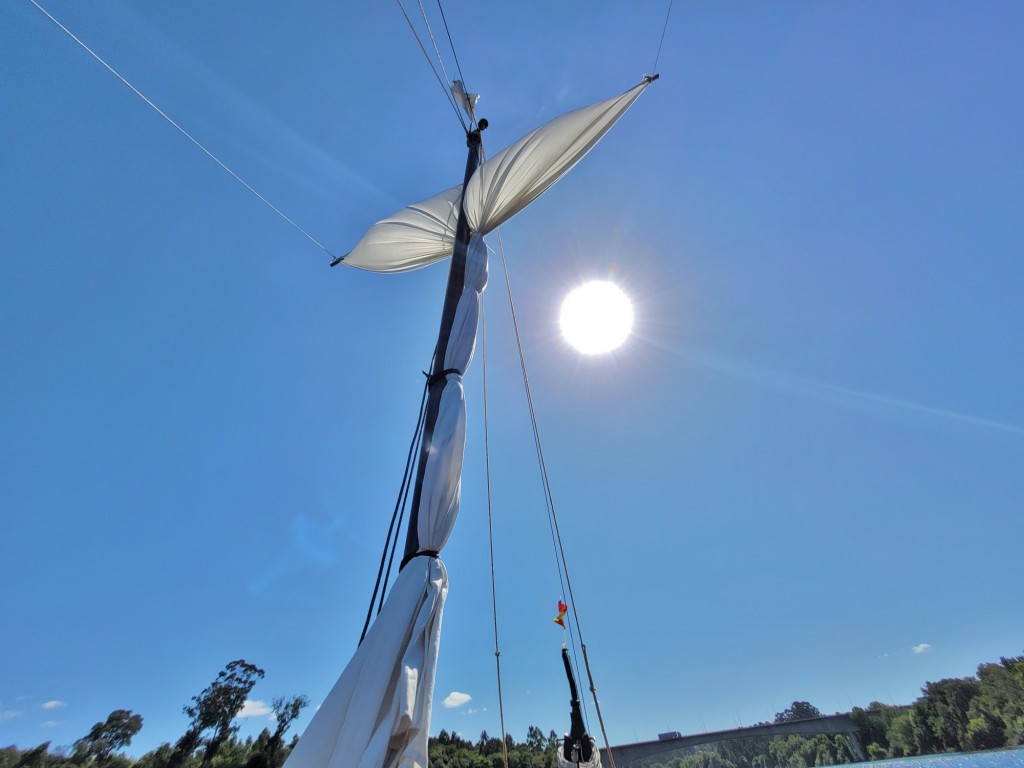 Foto: Navegando por el Miño - Tui (Pontevedra), España