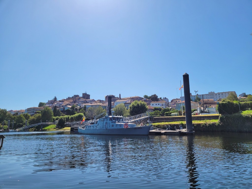 Foto: Navegando por el Miño - Tui (Pontevedra), España
