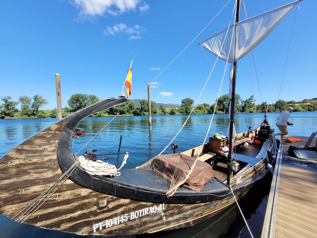 Foto: Navegando por el Miño - Tui (Pontevedra), España