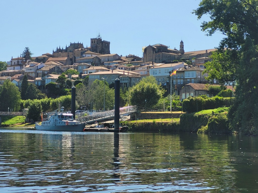 Foto: Navegando por el Miño - Tui (Pontevedra), España