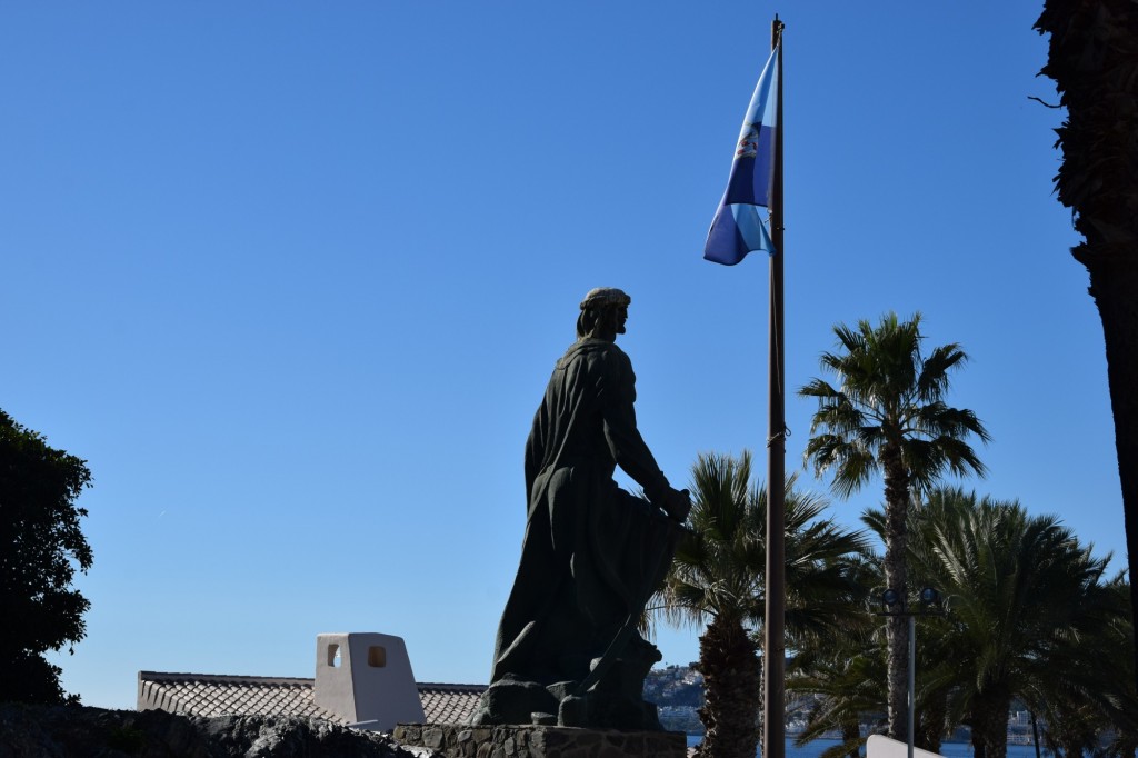 Foto: Abderraman I y la bandera local - Almuñecar (Granada), España