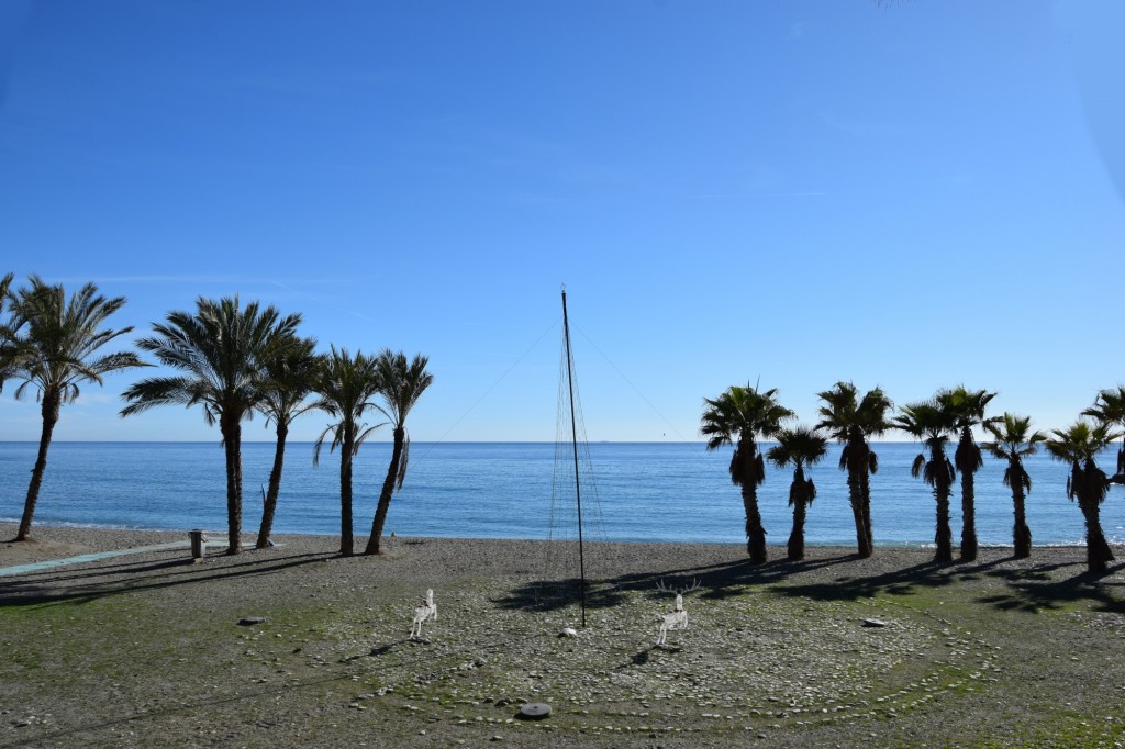 Foto: Motivos navideños en la playa - Almuñecar (Granada), España