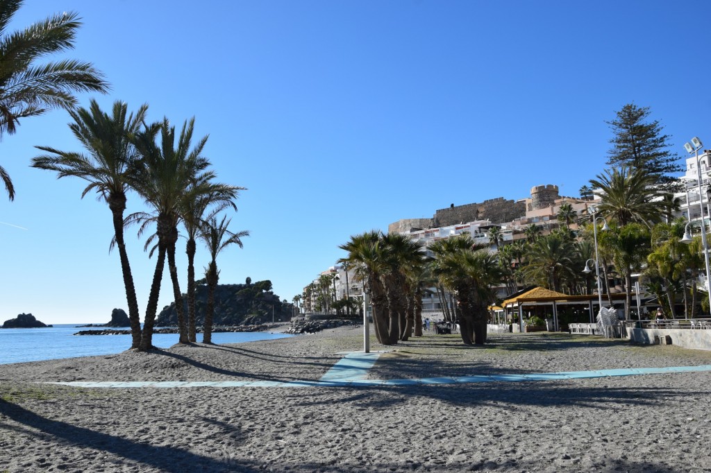 Foto: Playa la Caletilla - Almuñecar (Granada), España