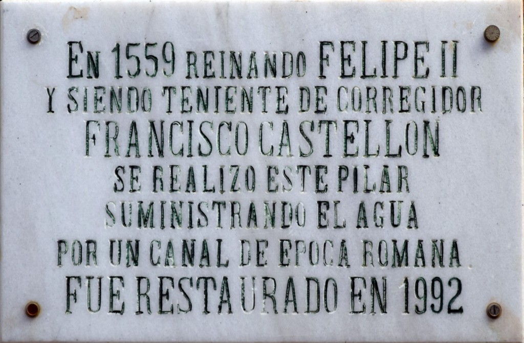 Foto: Placa informativa de la fuente - Almuñecar (Granada), España