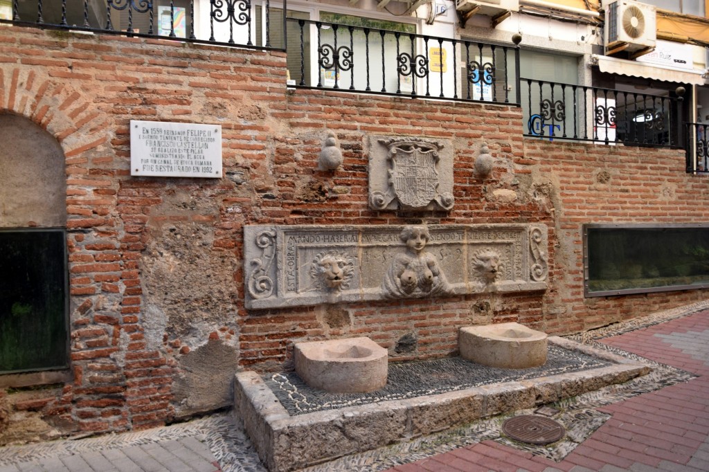 Foto: Fuente de 1.559 reinando Felipe II - Almuñecar (Granada), España