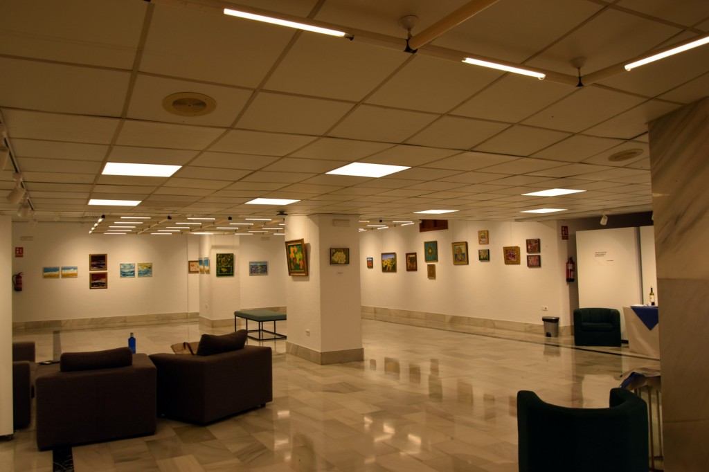 Foto: Exposición de Aintzane Zarraoa -Marinas y flores - Almuñecar (Granada), España