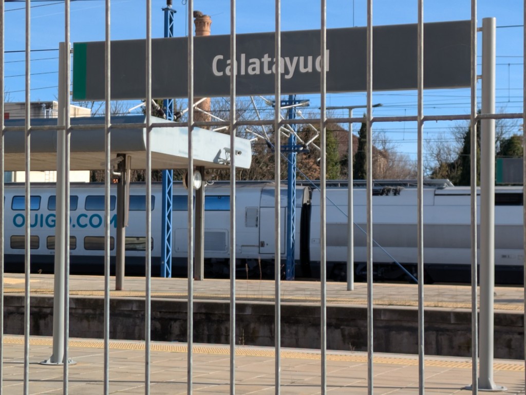 Foto: Ouigo detenido en Calatayud - Calatayud (Zaragoza), España