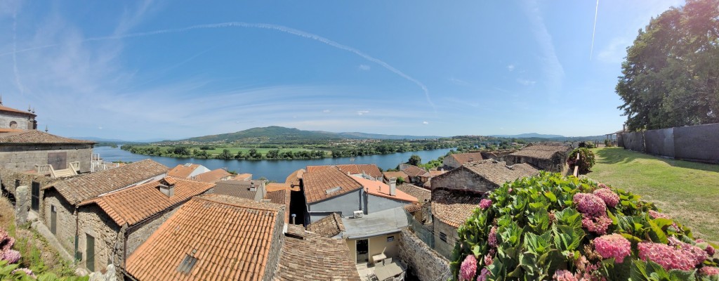 Foto: Vistas desde la catedral - Tui (Pontevedra), España
