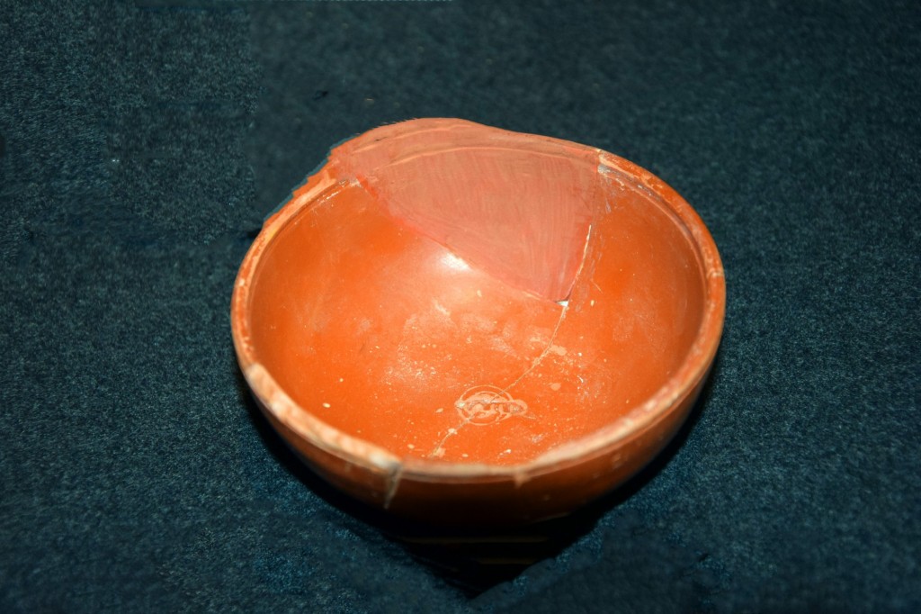 Foto: Cuenco  de Terra Sigillata con marca del alfarero S.I d.C - Almuñecar (Granada), España