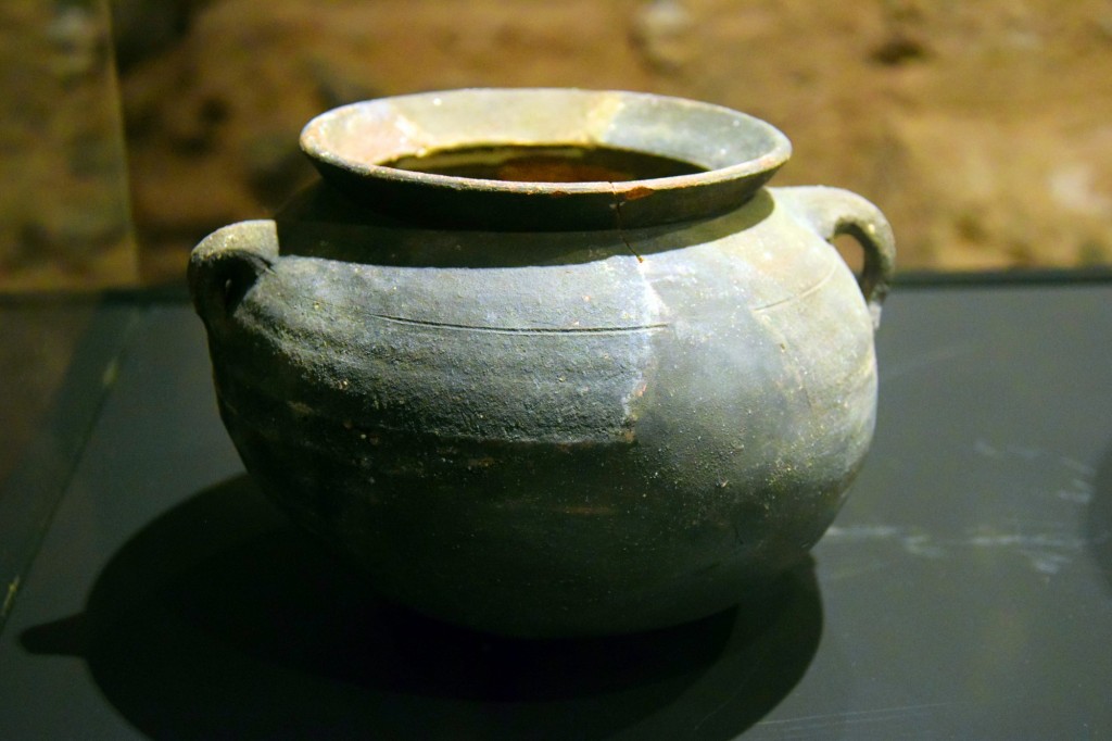 Foto: Marmita u olla época islámica S.IX - Almuñecar (Granada), España