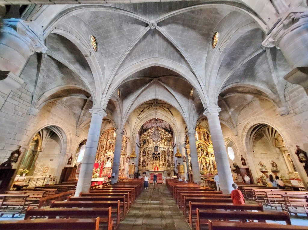 Foto: Iglesia de Santiago - Cangas (Pontevedra), España