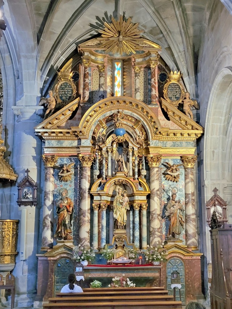 Foto: Iglesia de Santiago - Cangas (Pontevedra), España