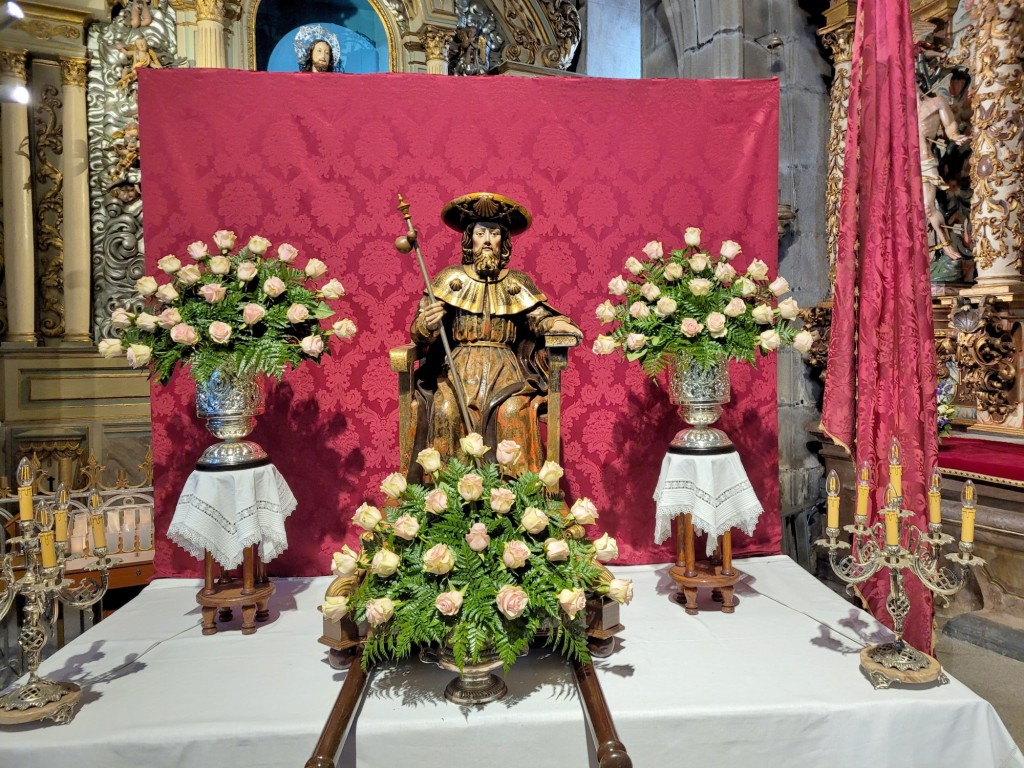 Foto: Iglesia de Santiago - Cangas (Pontevedra), España