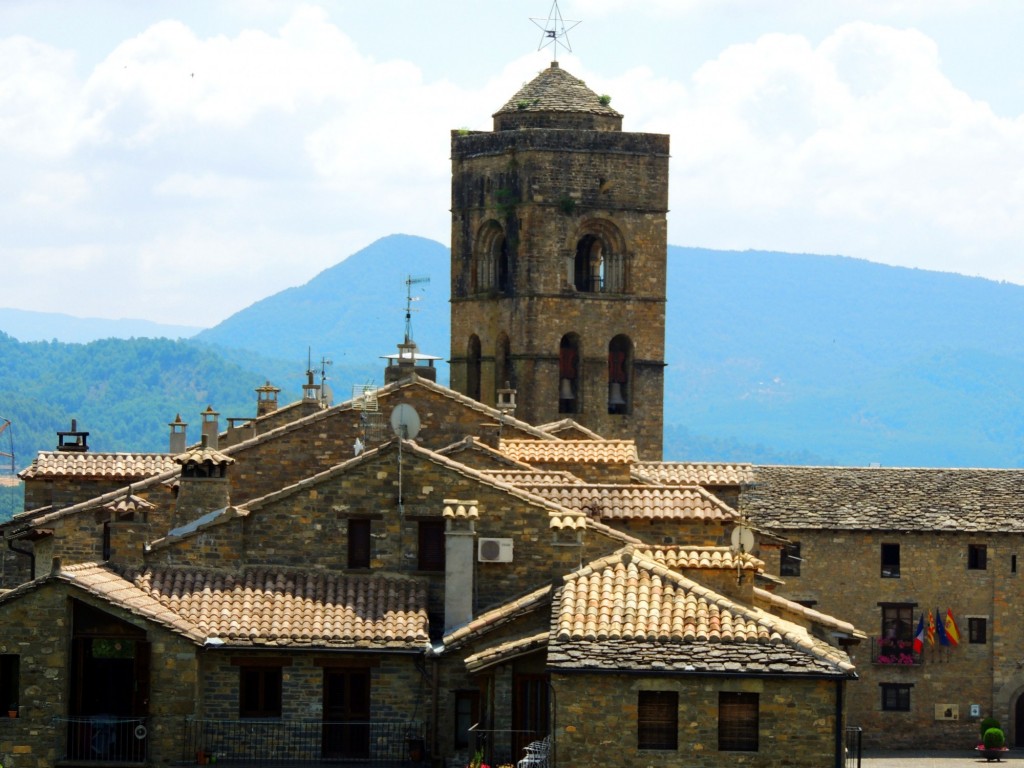 Foto: La Torre de la Iglesia - Ainsa (Huesca), España