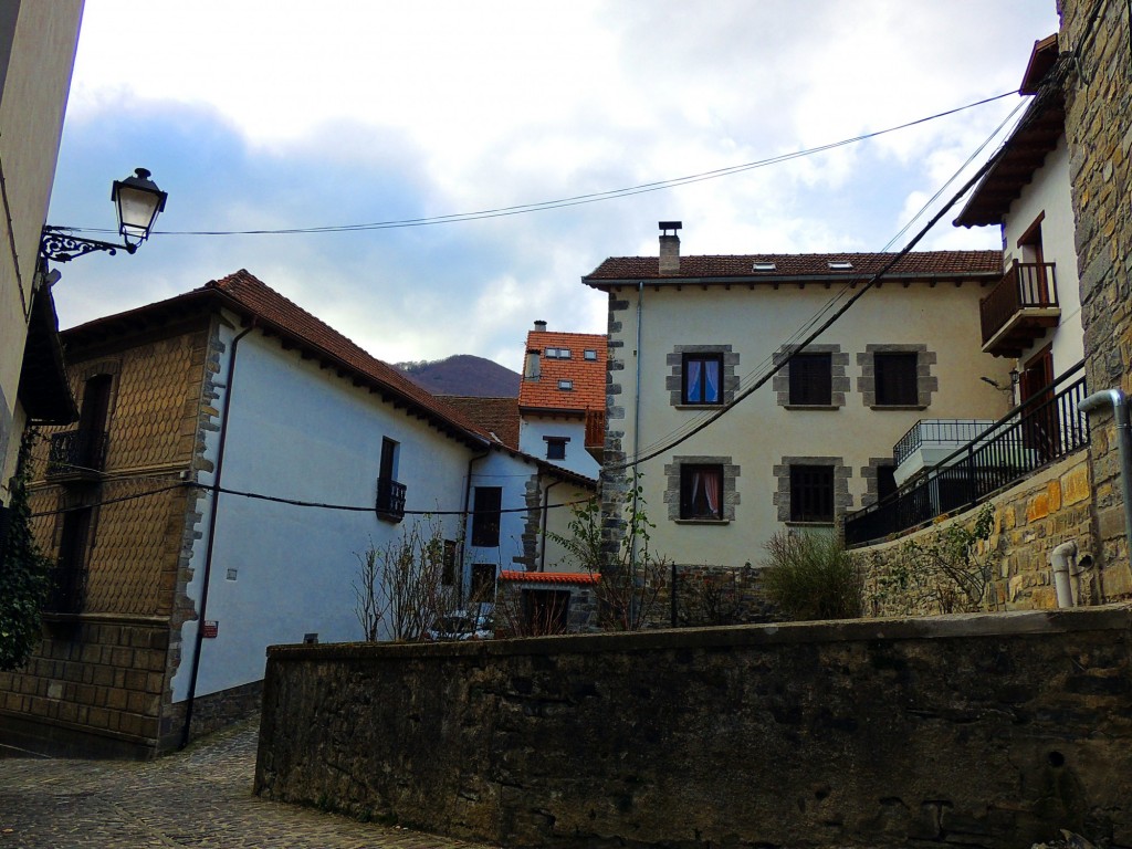 Foto: Calle Izarjentea - Isaba (Navarra), España