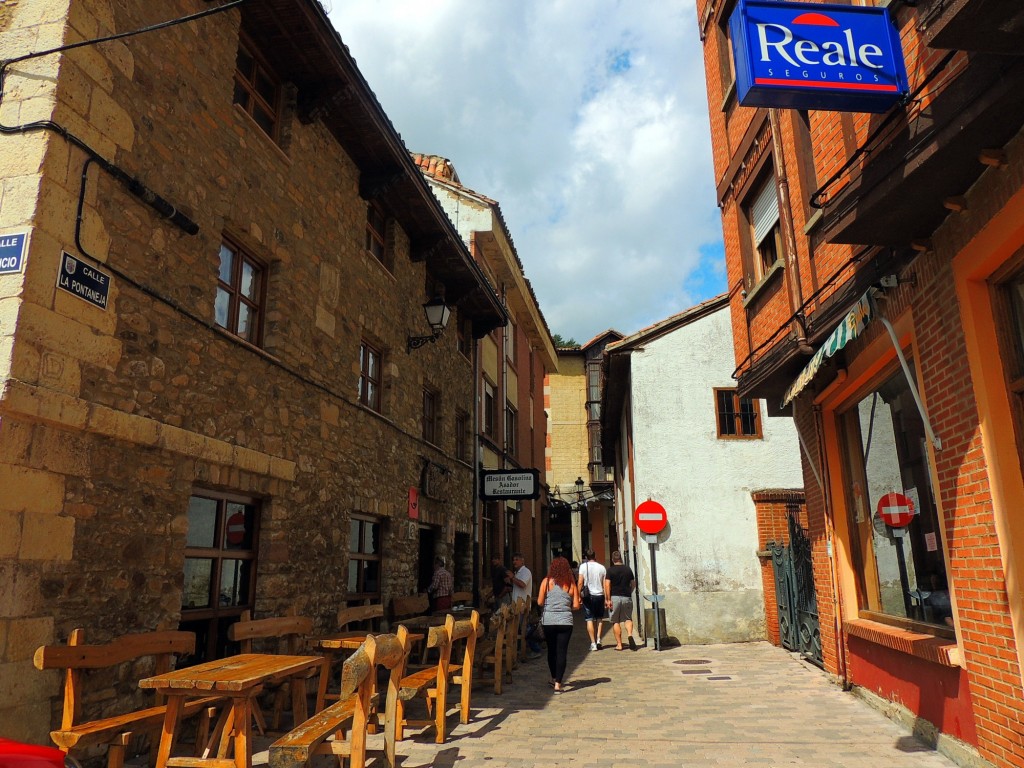 Foto: Calle la Pontaneja - Cervera de Pisuerga (Palencia), España