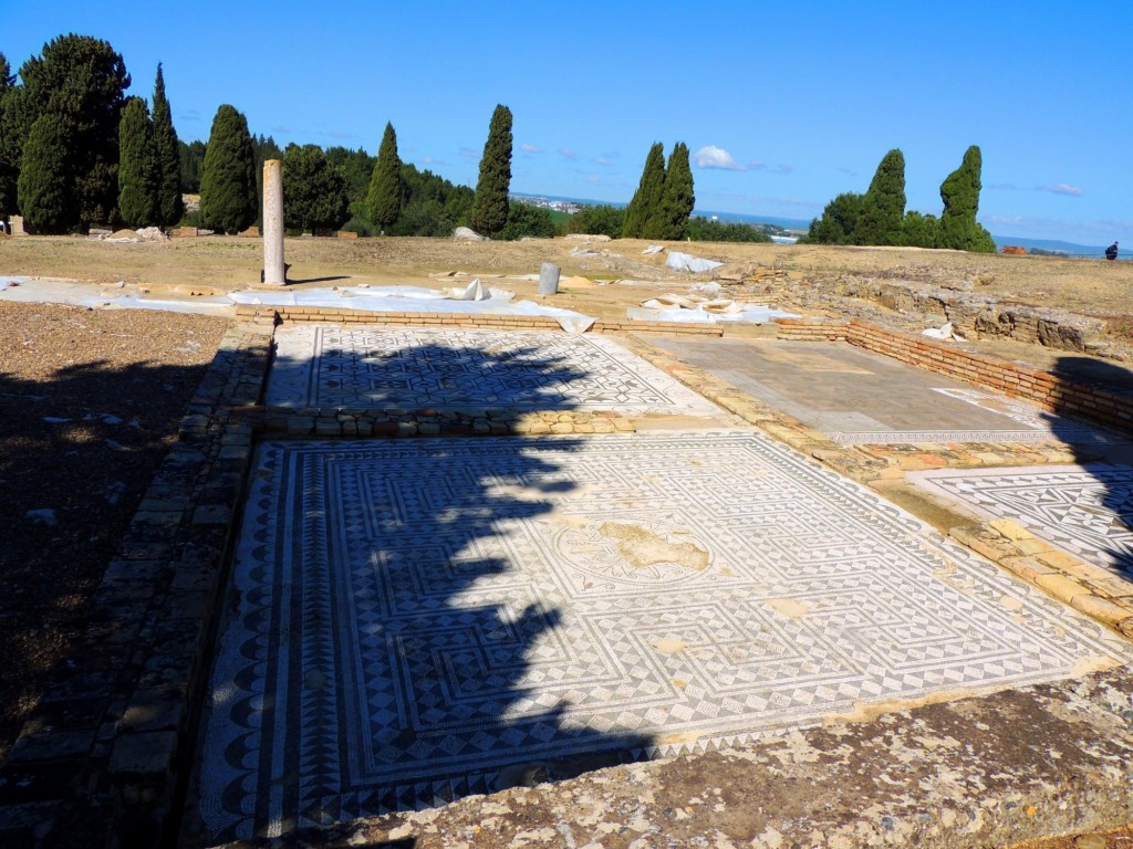 Foto: Edificio Neptuno. Conjunto Arqueológico de ITALICA - Santiponce (Sevilla), España