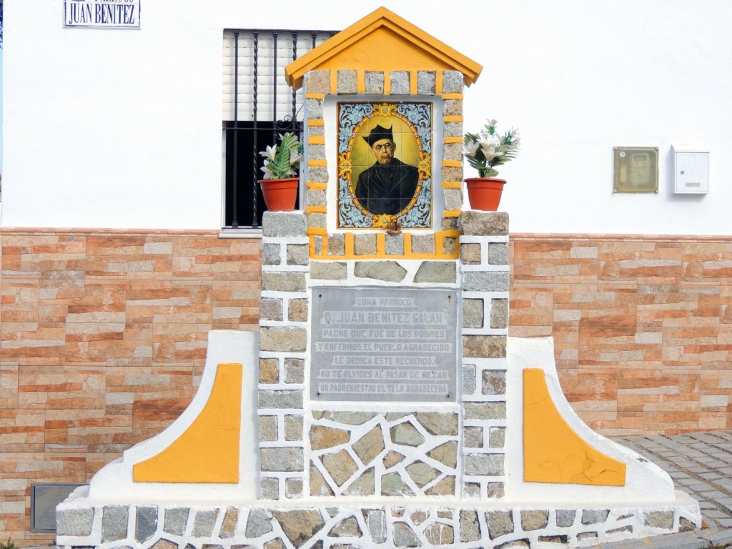 Foto: Monumento al Cura Juan Benitez Galán - Villanueva del Ariscal (Sevilla), España