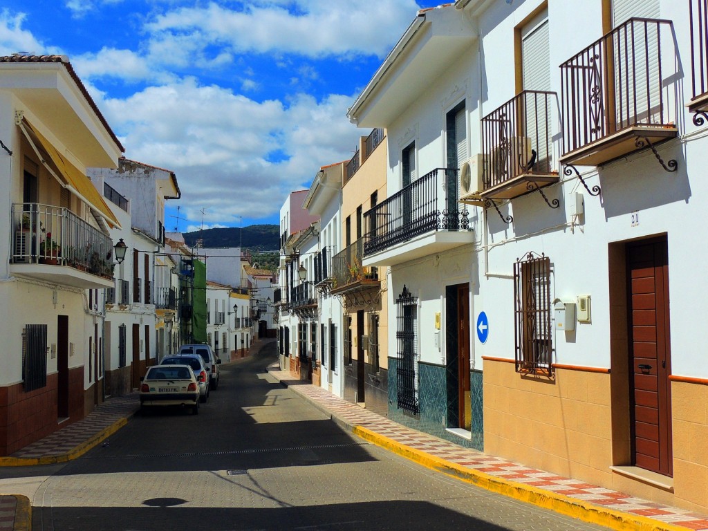 Foto: Calle El Paseo - Algámitas (Sevilla), España