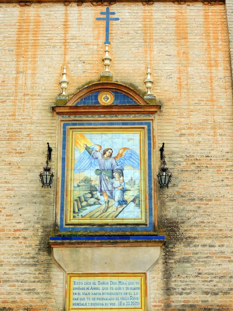 Foto: Detalles en el lateral de la Iglesia - Umbrete (Sevilla), España