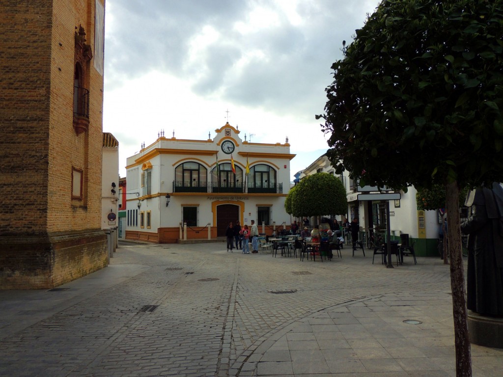Foto: Ayuntamiento en Plaza Constitución - Umbrete (Sevilla), España