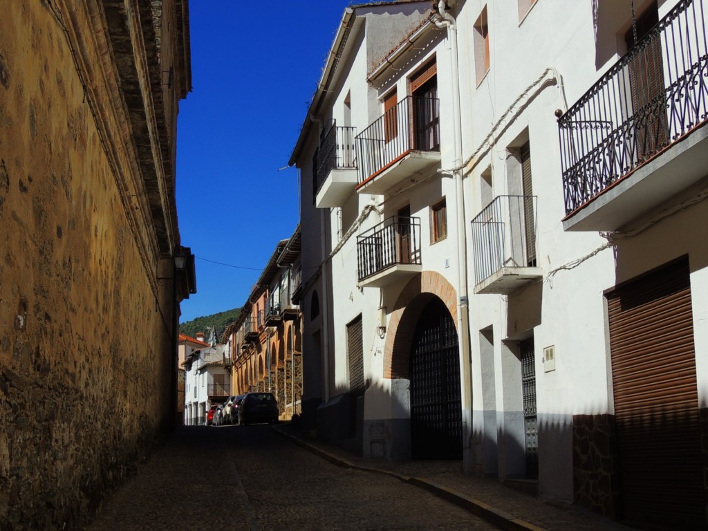 Foto: Calle Nueva de los Capellanes - Guadalupe (Cáceres), España
