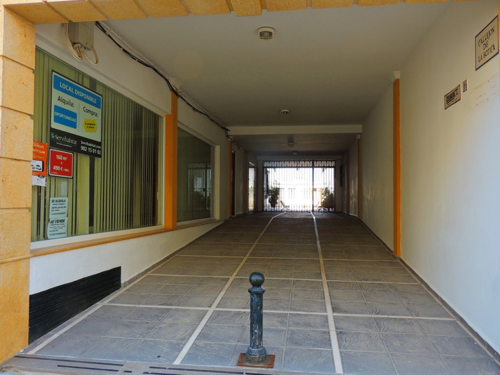 Foto: Callejón de la Botíca - La Puebla de Cazalla (Sevilla), España