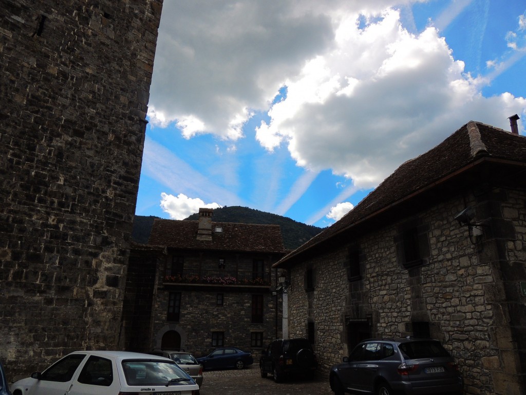 Foto: Plaza de la Iglesia - Ansó (Huesca), España