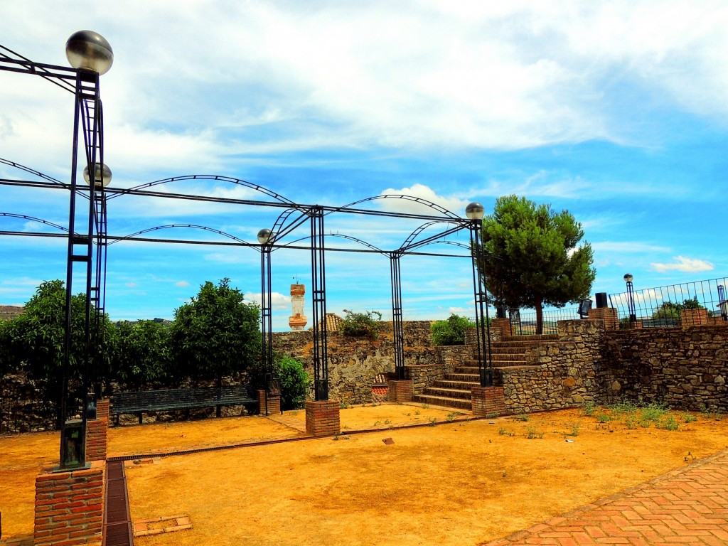 Foto: Plaza de las Antiguas Murallas - Torre Alhaquime (Cádiz), España