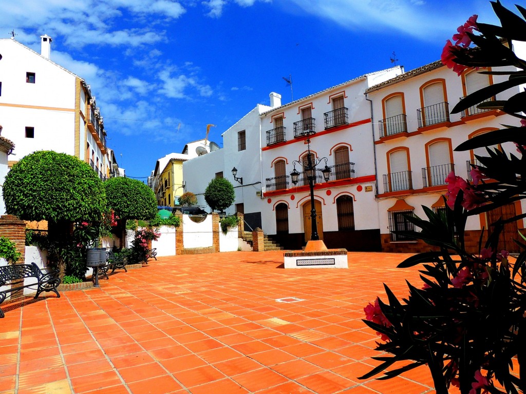 Foto: Plaza de Abajo - El Burgo (Málaga), España