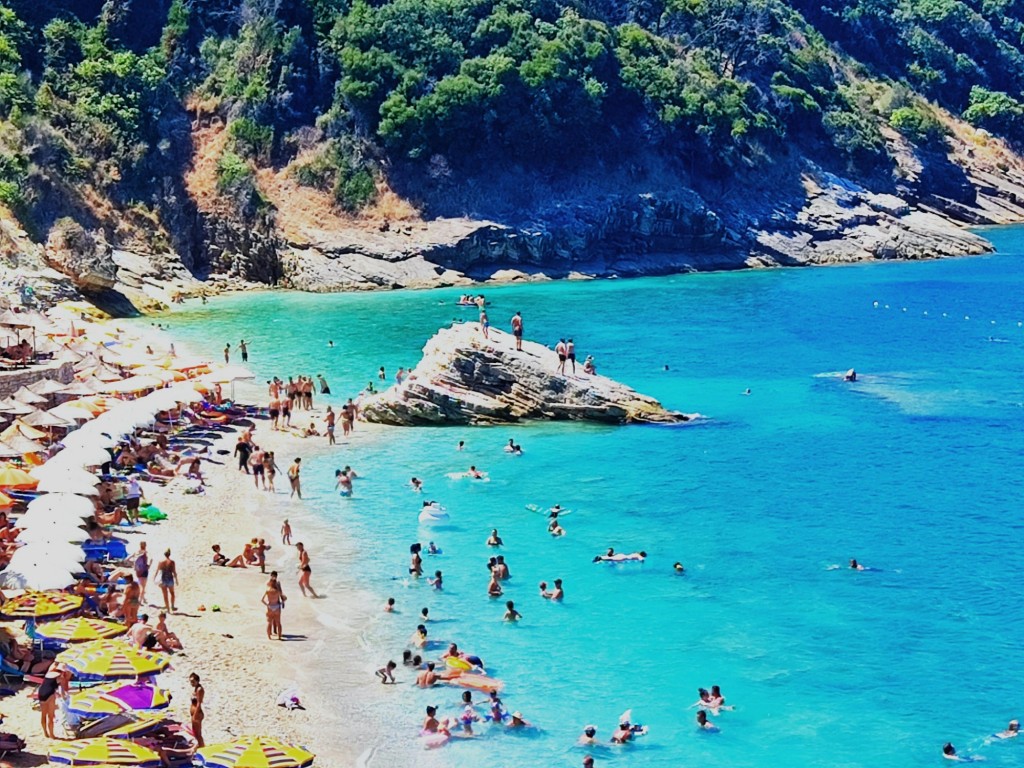 Foto: Plazhi i Pulëbardhës - Sarandë (Vlorë), Albania