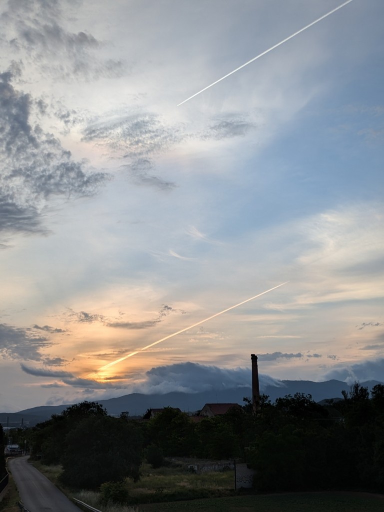 Foto: Crepúsculo en el camino de las cruces - Calatayud (Zaragoza), España