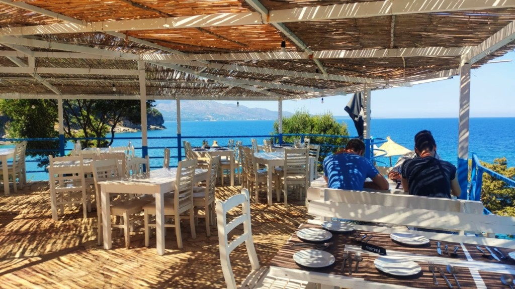 Foto: Plazhi i Pulëbardhës - Sarandë (Vlorë), Albania