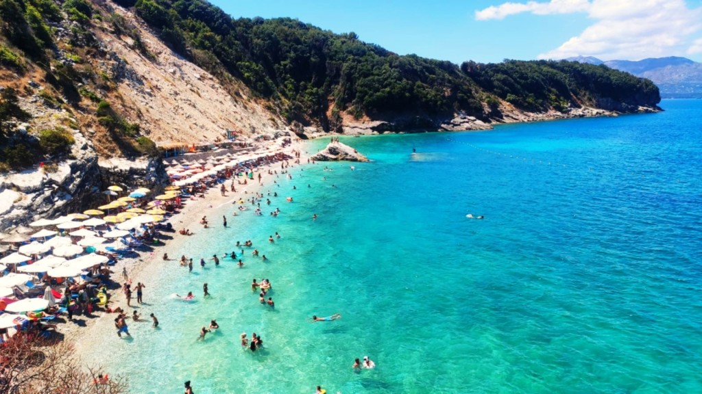 Foto: Plazhi i Pulëbardhës - Sarandë (Vlorë), Albania