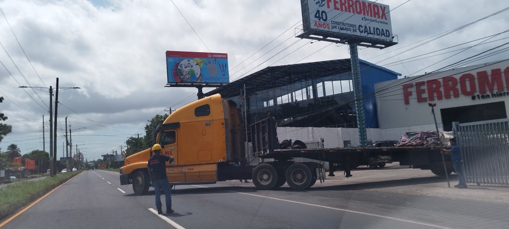 Foto: Cargar mercancias - Managua, Nicaragua