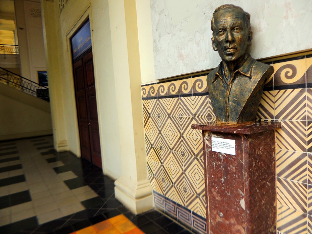 Foto: Busto de Pablo Antonio Cuadra, autor Socrates Martinez en 2012 - Managua, Nicaragua