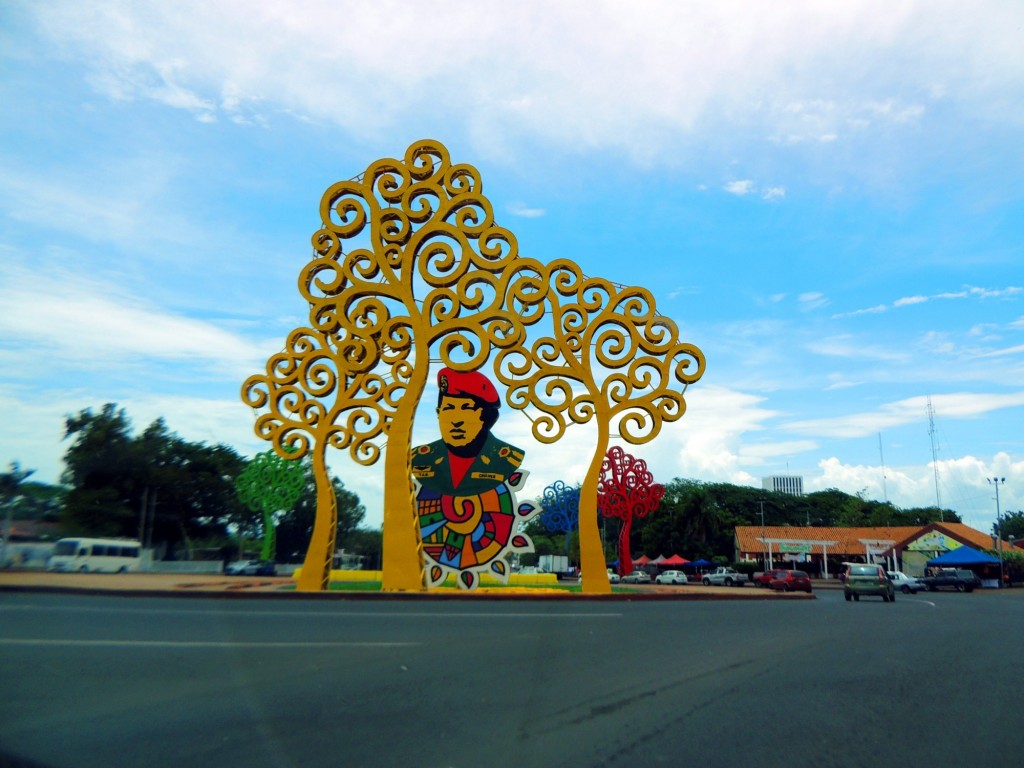 Foto: Rotonda Calle Colón con Avenida Bolivar, recuerdo a Cháves - Managua, Nicaragua