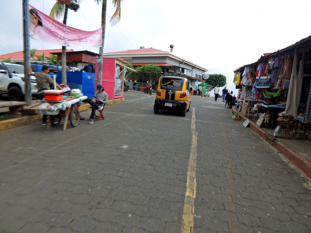 Foto: Calle de tiendas de artesanías - Catarina (Masaya), Nicaragua