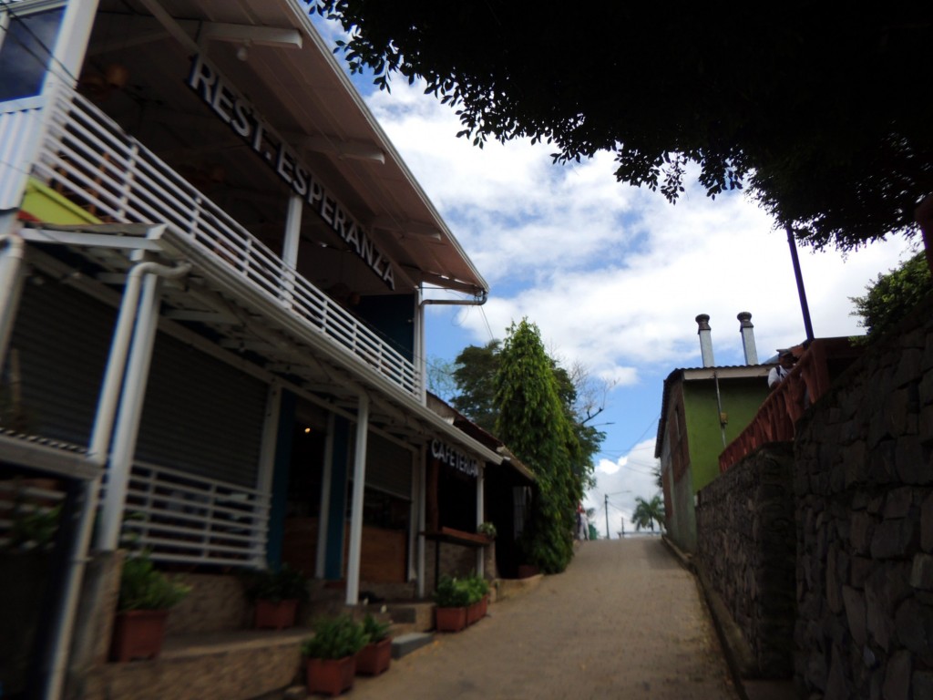 Foto: Calle hacia el Mirador - Catarina (Masaya), Nicaragua