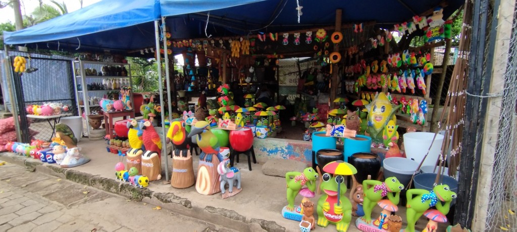 Foto: Frente a Comedor La Vuelta - Catarina (Masaya), Nicaragua